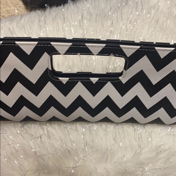 Purse - Picture 2 of 3